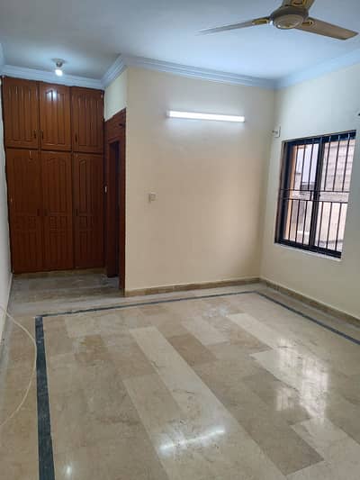 G-10/4 size 40x80 Full House 6bed 6bath Dring dining tvlounge kitchen