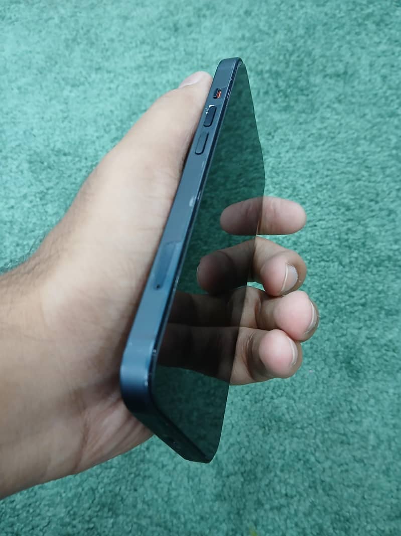 Apple iPhone 13 4