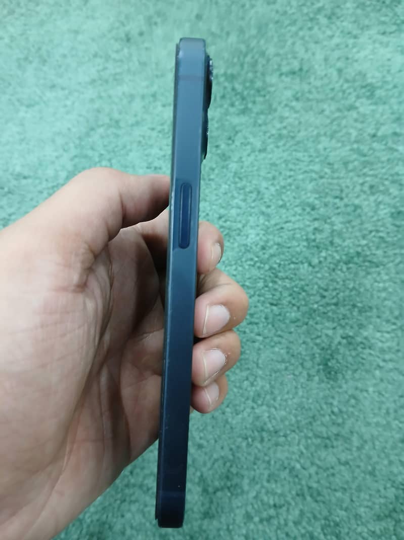 Apple iPhone 13 5