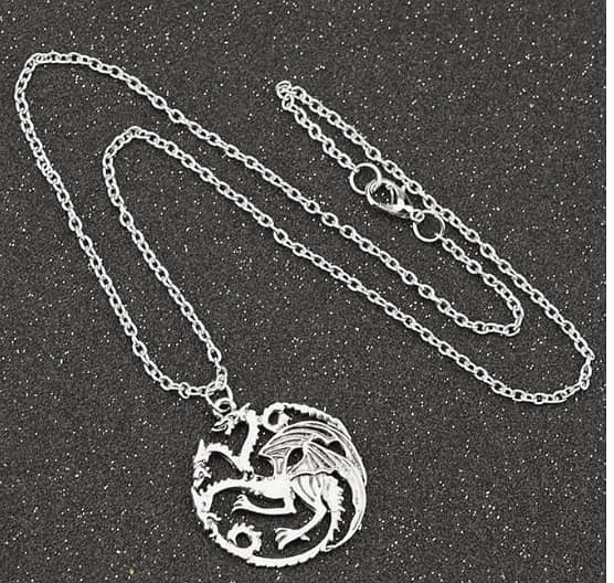 Daenerys Targaryen Collana con Tre Teste in Lega Metallica – Game of Thrones (CR4458)