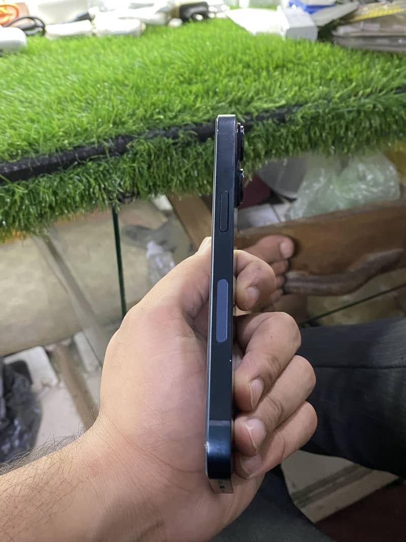 Apple iPhone 14 3