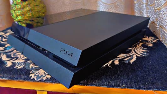 PS4 Fat 1TB | 2 Controllers | 12 Games Installed | With Box