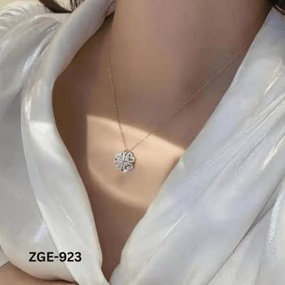 Magnetic Heart Clover Necklace Golden/ Silver 4 Leaf