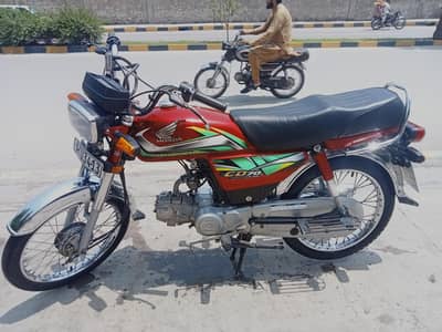 Honda CD 70 brand new condition bike.