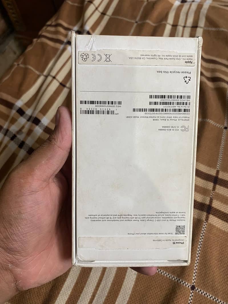 Apple iPhone 16 3