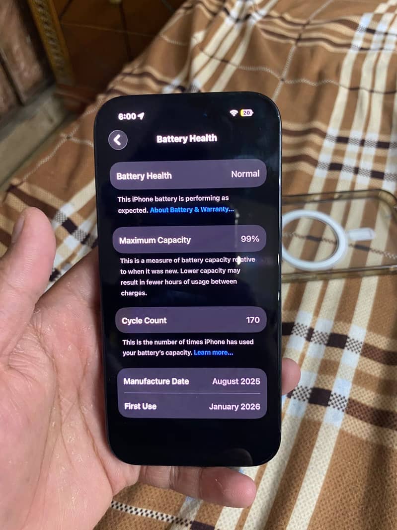 Apple iPhone 16 6