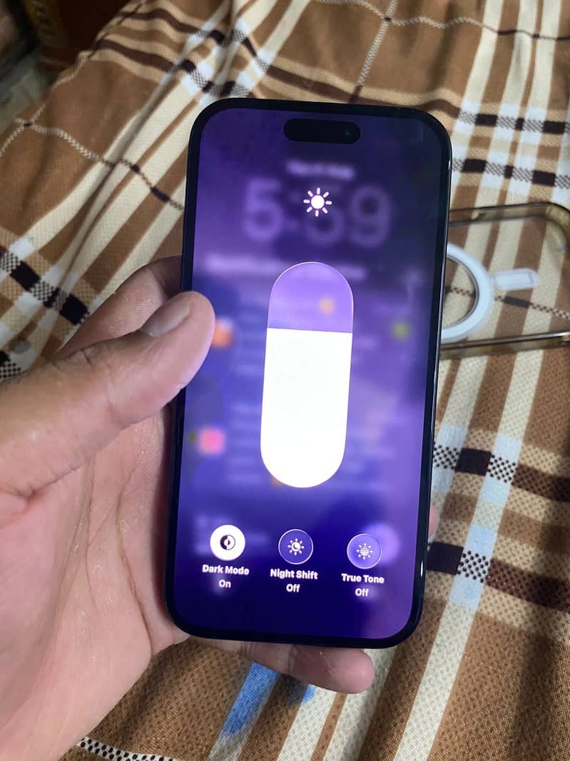 Apple iPhone 16 7