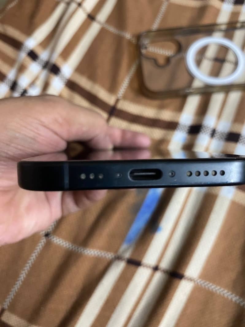 Apple iPhone 16 10