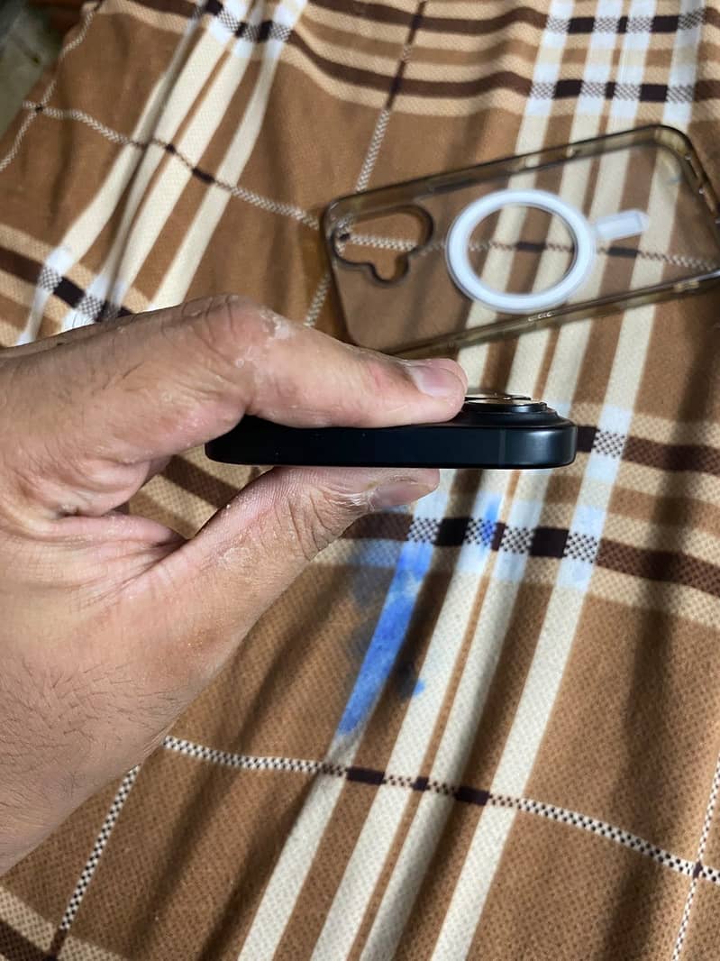 Apple iPhone 16 15