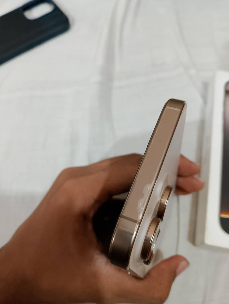 Apple iPhone 16 Pro Max 4
