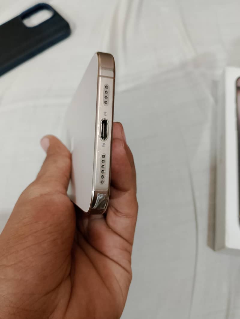 Apple iPhone 16 Pro Max 6