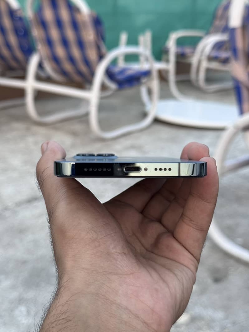 Apple iPhone 12 Pro Max 4