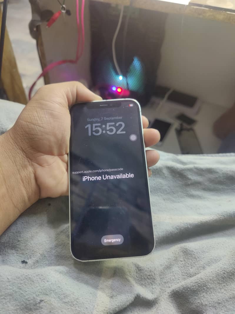 Apple iPhone 12 1