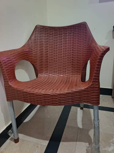 Plastic chairs and table just 2 month used