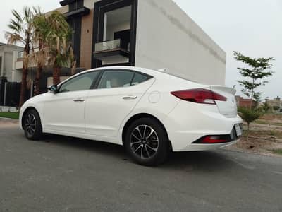 Hyundai Elantra 2022