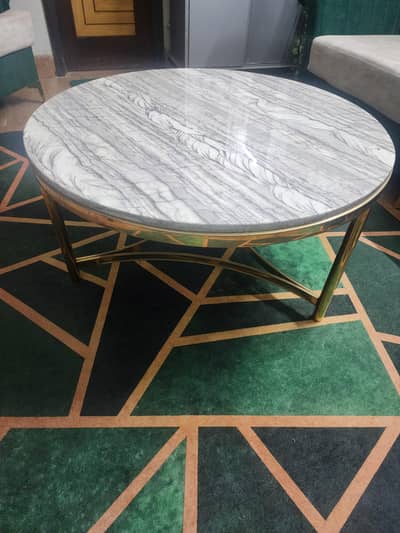 center table in 10/10 condition