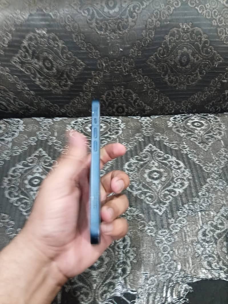 Apple iPhone 13 4