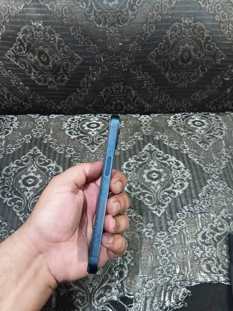 Apple iPhone 13 5