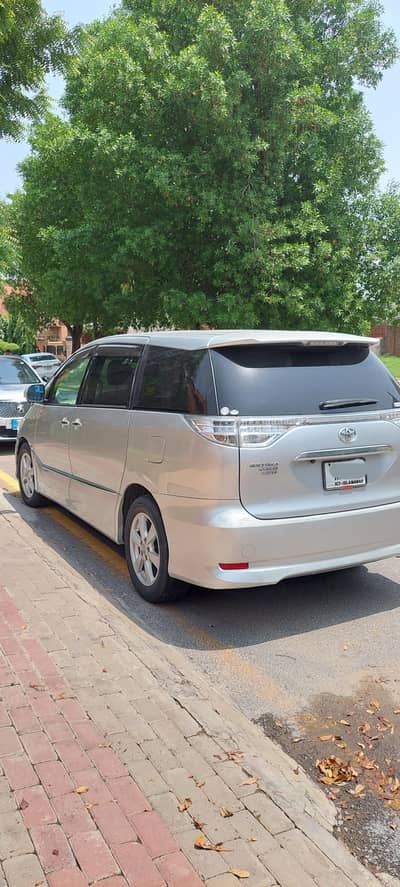 Toyota Estima 2011