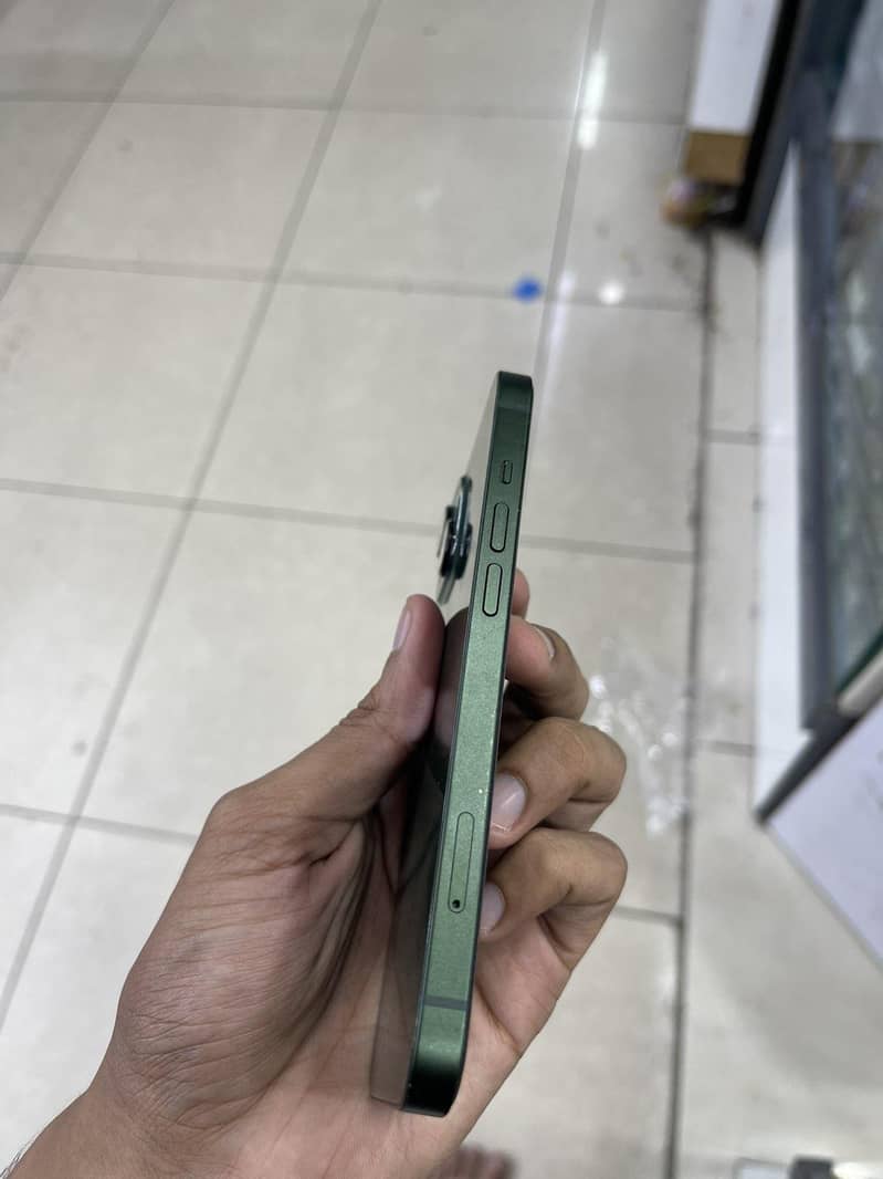 IPHONE 13 4