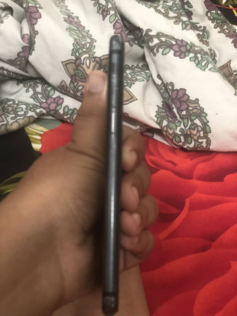 Apple iPhone 7 2