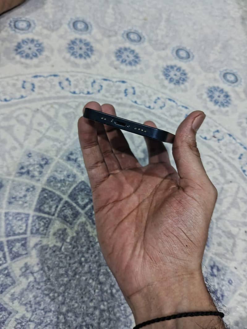 iphone 12 mini 4