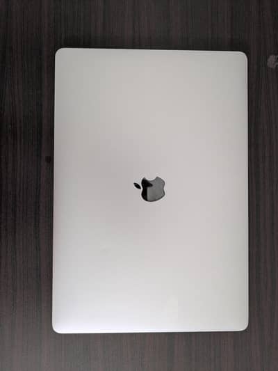 MacBook pro 2018 15 inch core i9 32gb ram