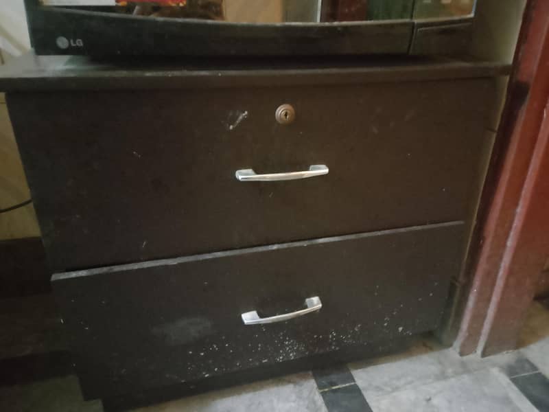 Dressing table with two side tables 3