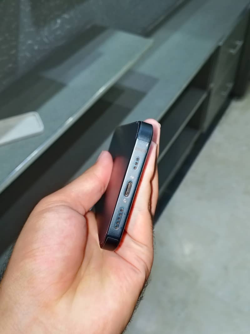 Apple iPhone 13 2