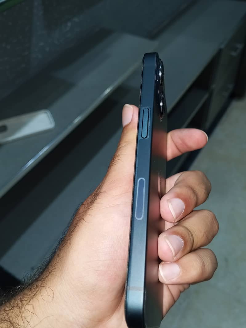 Apple iPhone 13 5