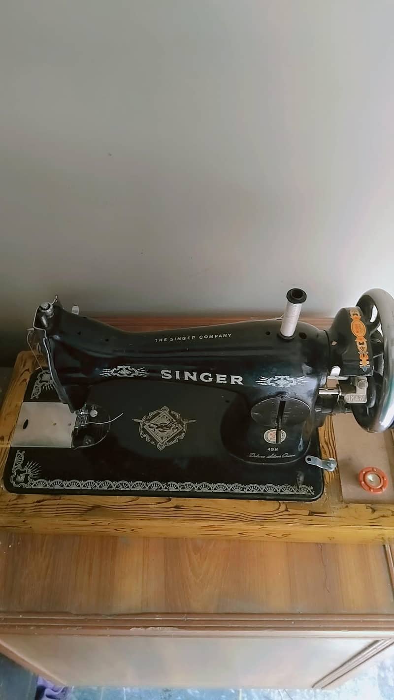 singer 221k Featherweight sewing machine 2