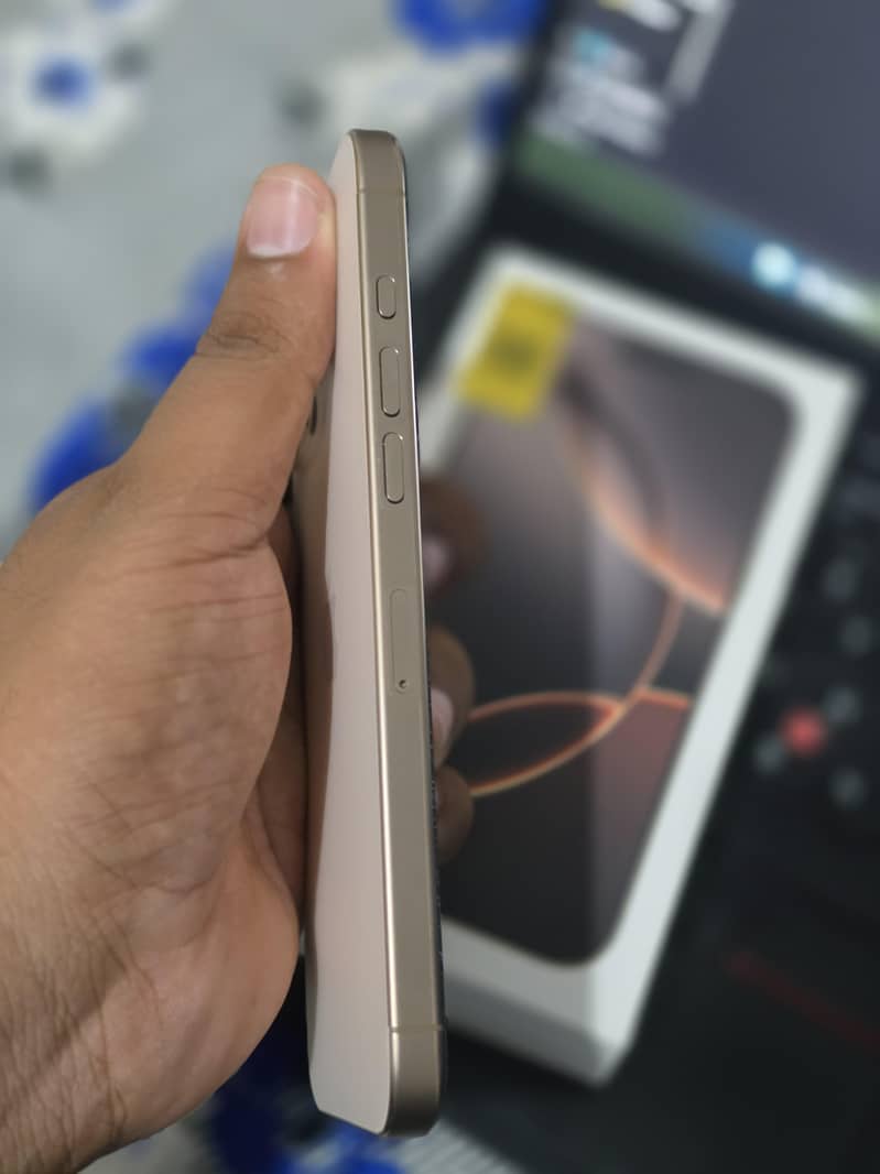 Apple iPhone 16 Pro Max 2