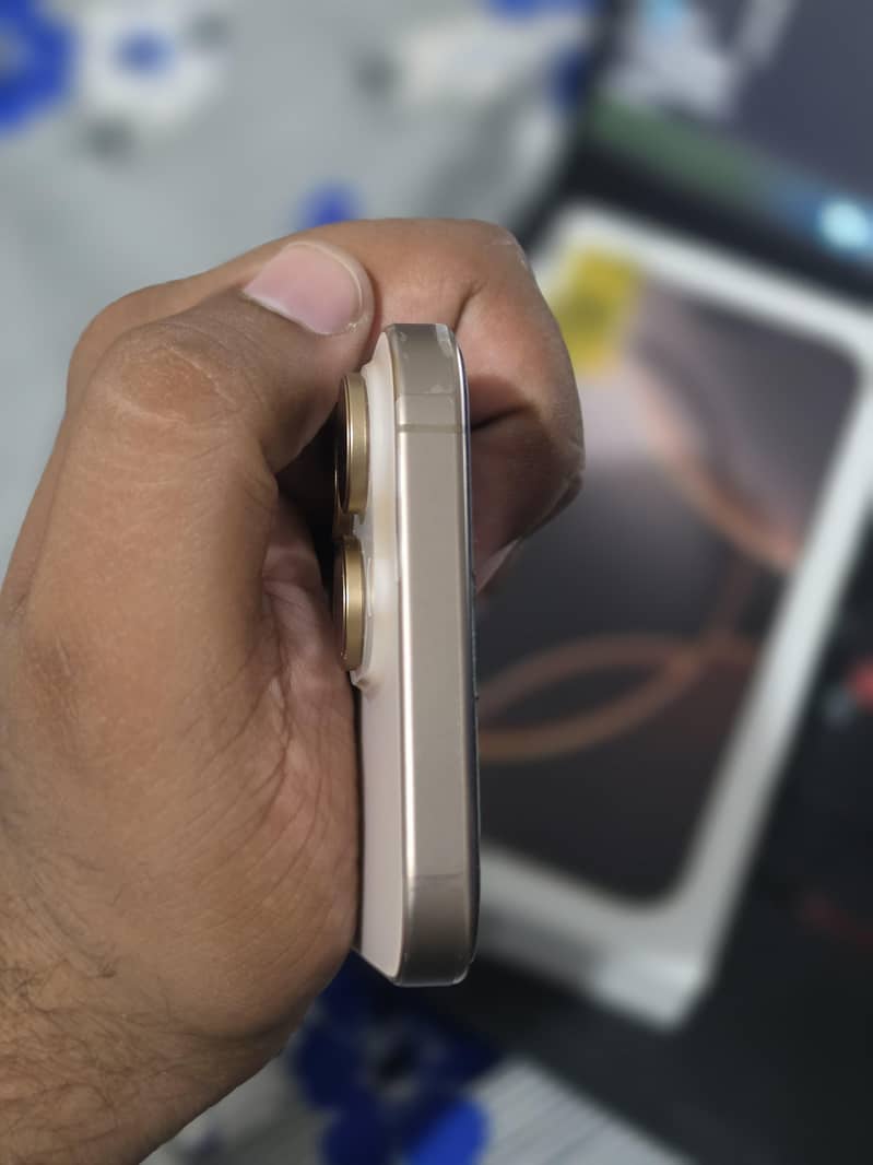 Apple iPhone 16 Pro Max 4