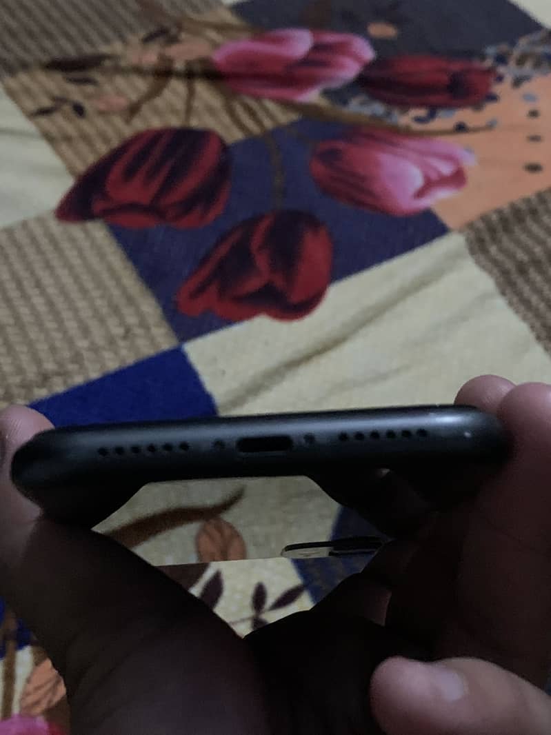Apple iPhone 11 4