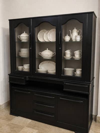 showcase for crockery