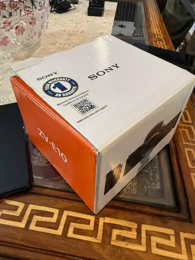 SONY ZV E10 (WITH KIT LENS)