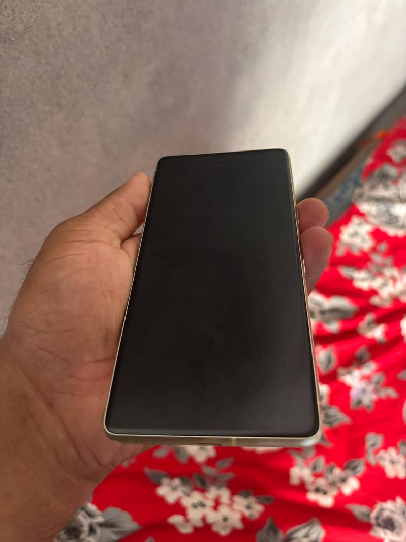 Google Pixel 7 4