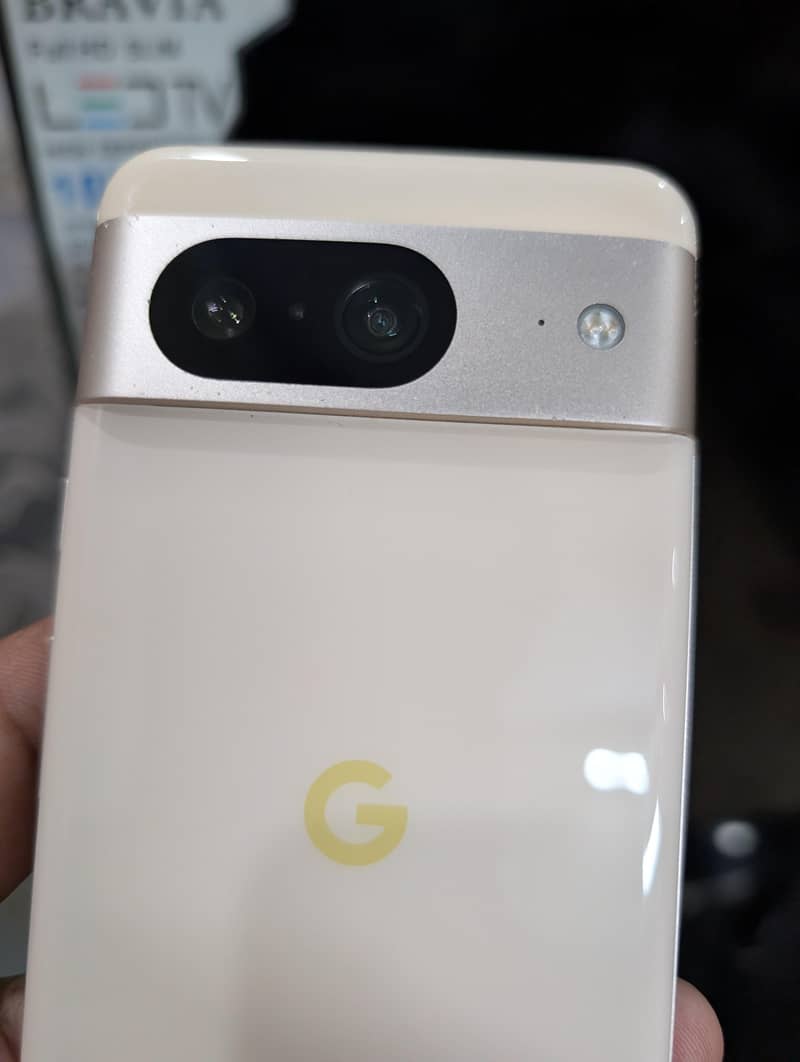 Google Pixel 8 4