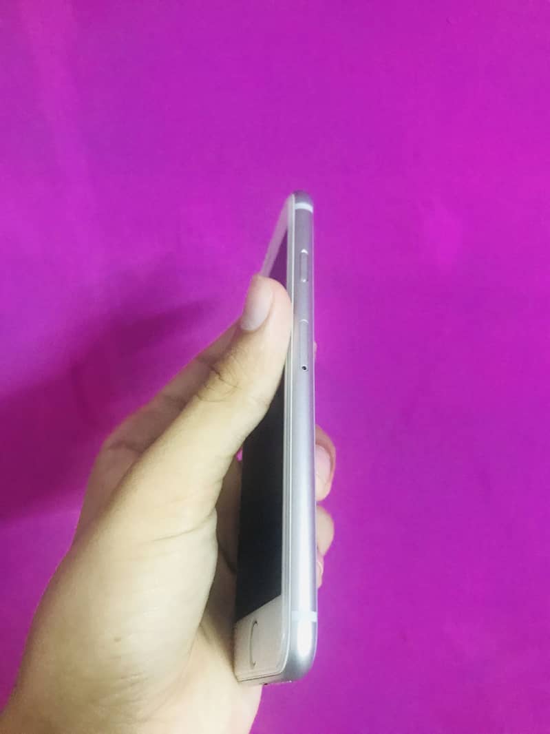 Apple iPhone 8 6
