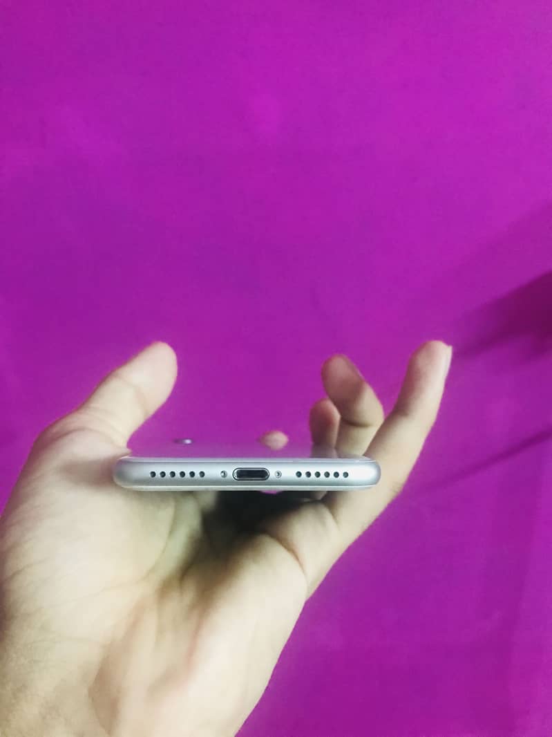 Apple iPhone 8 7