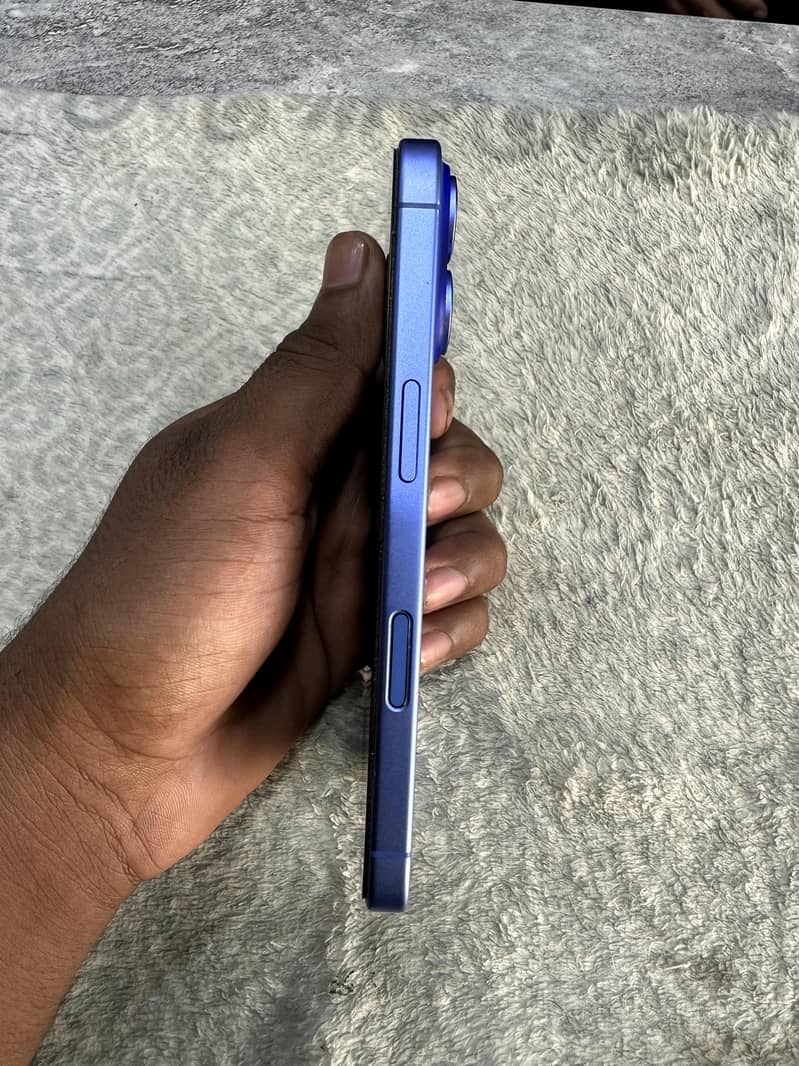 Apple iPhone 16 1