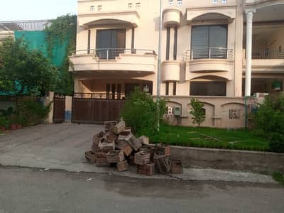 I-8 Beautiful Upper Portion For Rent. . . .