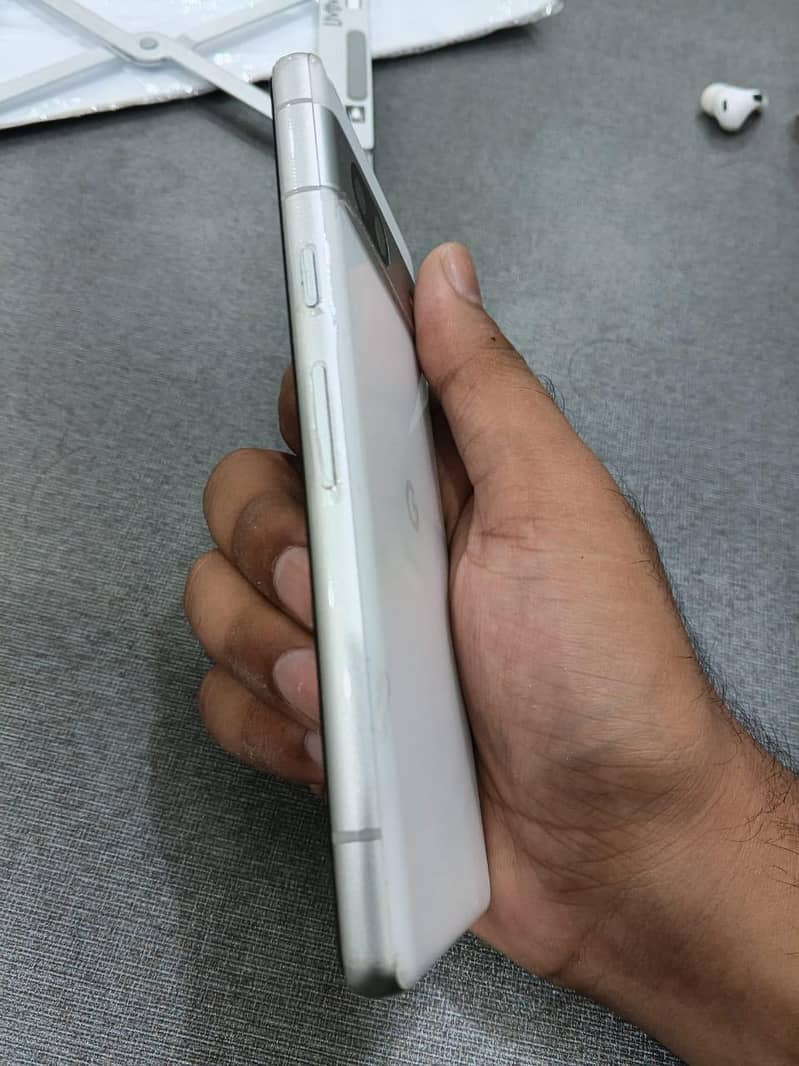 Google Pixel 7a 5