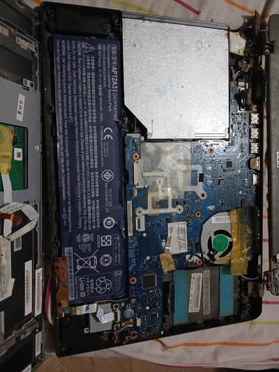 Damaged screen laptop without hard