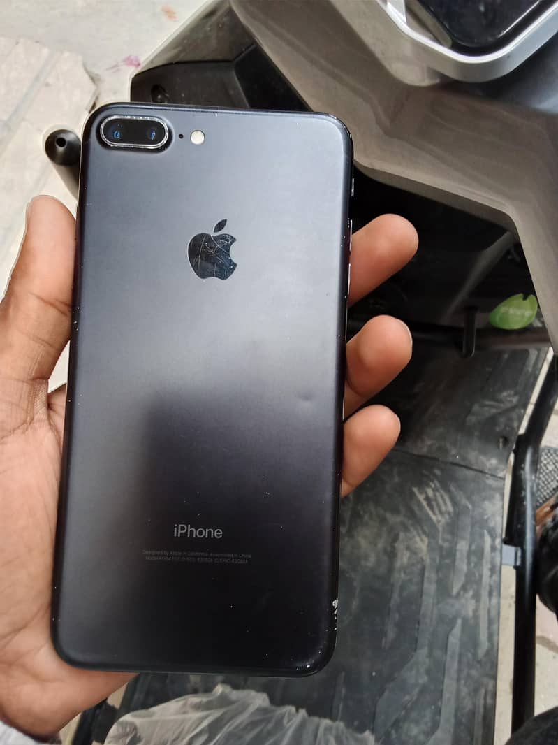 Apple iPhone 7 plus 0