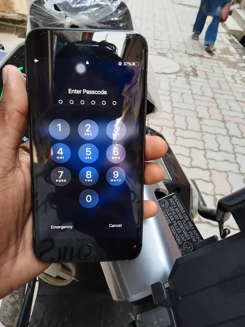 Apple iPhone 7 plus 1