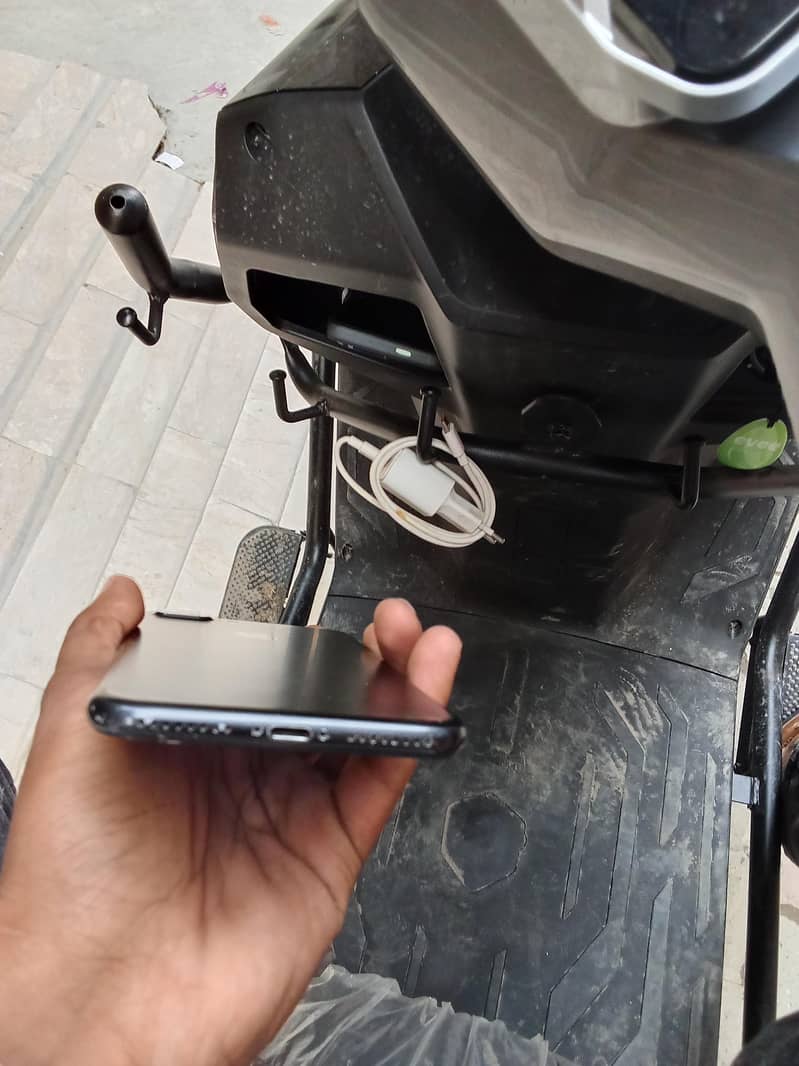 Apple iPhone 7 plus 5