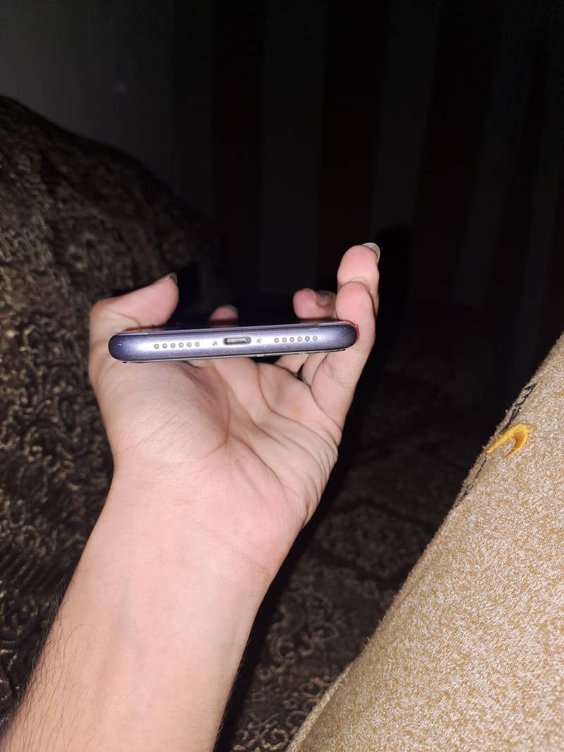 Apple iPhone 11 6