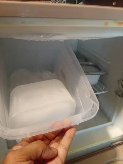 Dawlance refrigerator with  electric countroller stebliser