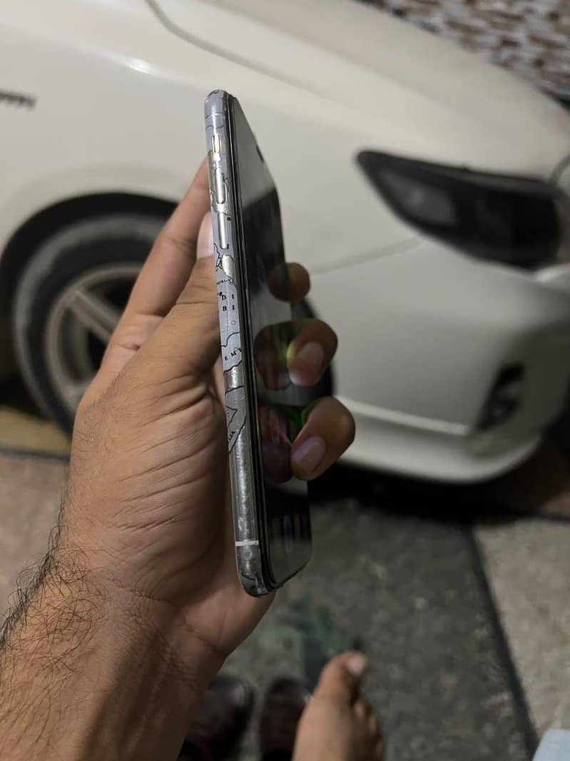 Apple iPhone X 4